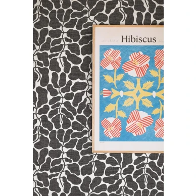 Borastapeter My Secret Garden tapetti musta valkoinen 4749 olohuoneessa image