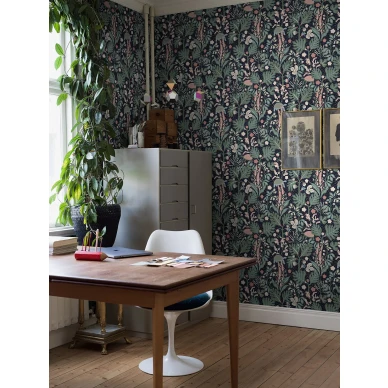 Tyohuoneen tumma kukkatapetti Turgras Borastapeterilta 2090 image