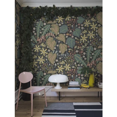 Olohuoneen tumma lehtitapetti Zingkorre Borastapeterilta 2094 image