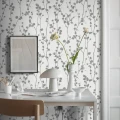 Tyohuoneen tapetti Disa harmaa valkoinen lehtitapetti Borastapeterilta 7425