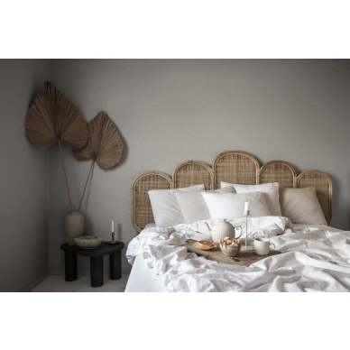 Makuuhuoneen vaalea tapetti Sandbergilta kukkakuviolla Stella S10122 image