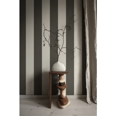 Olohuoneen raitatapetti mustavalkoinen Magnus Sandbergilta 516 91 image