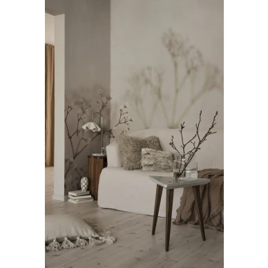 Olohuoneen muraalitapetti Julia beige roosalla kukkakuviolla Sandbergilta S10130 image