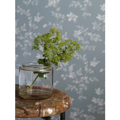 Sininen kukkatapetti Angsblomma Borastapeterilta 3272 image