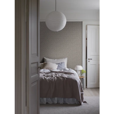 Makuuhuoneen kukkatapetti Borastapeterilta ruskea Skogsblomst 3267 image