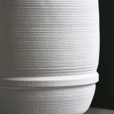 Valkoinen betoniruukku Ground Planter House Doctorilta 205426000 image