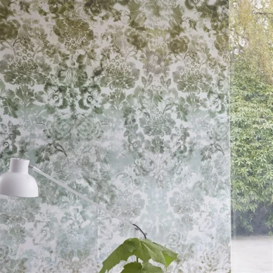 Designers Guild vihrea kukkatapetti Tarbana Damask image