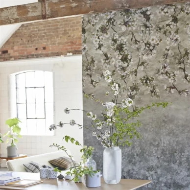 Designers Guildin romanttinen kukkatapetti Assam Blossom image