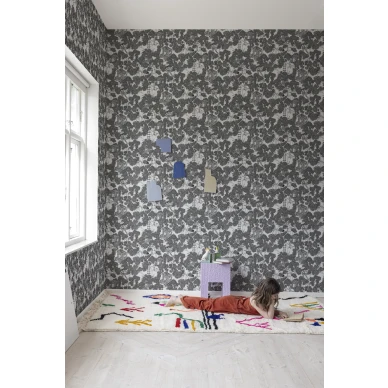 Lastenhuoneen mustavalkoinen puutapetti Treehouse Rebel Wallsilta R18011 image