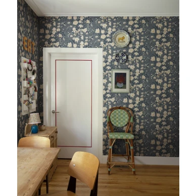 Olohuoneen tapetti Sandbergilta sinisella kukkakuviolla Karins Bukett S10163 image