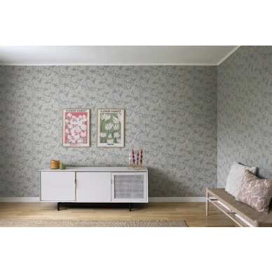 Olohuoneen vaaleansininen kukkatapetti Sandbergilta Huset i Solen S10159 image