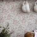 Perinteinen kukkatapetti Gysinge Durolta 003 06