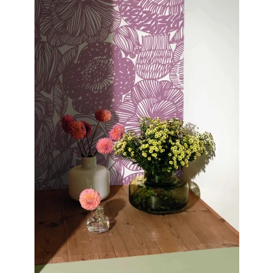 Marimekon vaaleanpunainen kukkatapetti Kurjenpolvi image