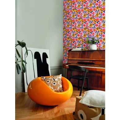 Marimekon varikas olohuoneen tapetti Rosarium tihealla kukkakuviolla image