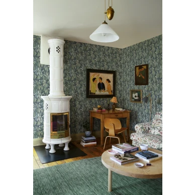 Kersti sinisella pohjalla ja vihreilla lehdilla olohuoneessa image