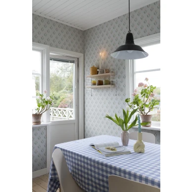 Kukkatapetti Maskrosen sininen tapetti tuo maalaistunnelmaa kodin keittioon image