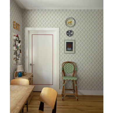 Sandbergin Maskrosen maalaisromanttinen kukkatapetti kaittiossa image