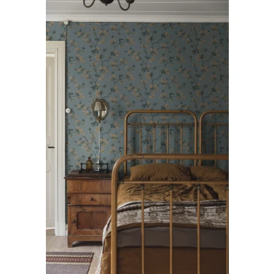 Makuuhuoneen tapetti sinisella kukkakuviolla 1920luvulta Tradgardsstaden 4175 Borastapetilta image