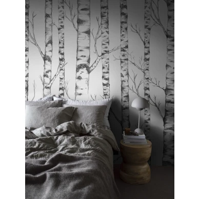 Makuuhuoneen mustavalkoinen tapetti puukuviolla Tree 9451w Borastapeterilta image