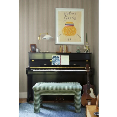 Klassinen kapearaidallinen tapetti Brita Sandbergilta S10140 image