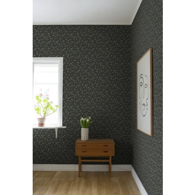 Musta tapetti kukkakuviolla Signe Sandbergilta S10158 image