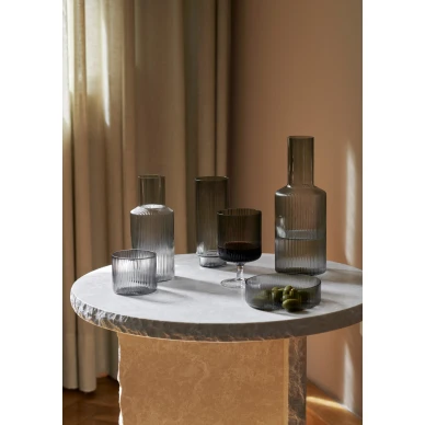 Ferm Livingin savunharmaat lasikulhot tarjoiluun Ripple Serving Bowl 1104266336 image