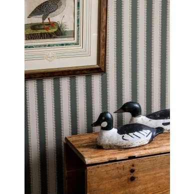 Vihrea moderni raitatapetti Jagged Stripe 30 65 Langelid von Bromssenilta image