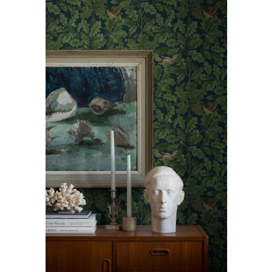 Tummanvihrea lehtitapetti In The Oak 2050 Borastapeterilta image