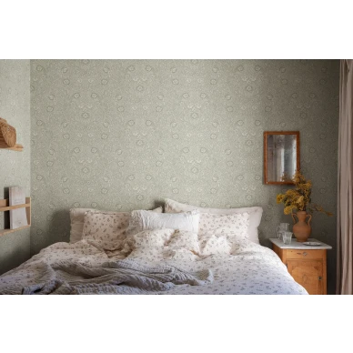 Makuuhuoneen tapetti vihrealla kukkakuviollla Sandbergilta Caroline S10210 image