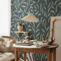 Olohuoneen tapetti Sandbergilta sinisella lehtikuviolla Jennie S10221