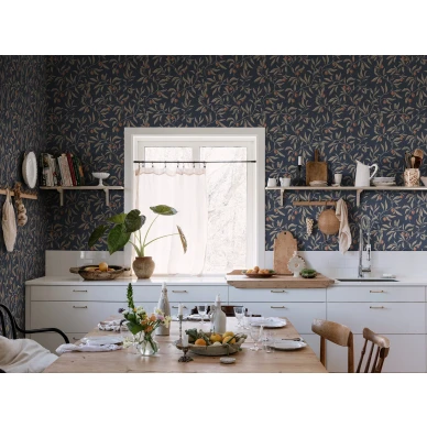 Tummansininen keittiotapetti Vinnie S10224 Sandbergilta image