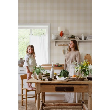 Keittion tapetti keltaisilla ruuduilla Lykke Sandbergilta S10214 image