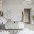 Ilmava lehtitapetti Grow makuuhuoneeseen R18381 Rebel Wallsilta