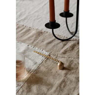 Sammuta kynttila turvallisesti kynttilansammuttimella Twist Candle Snuffer 1104266075 Ferm Livingilta image