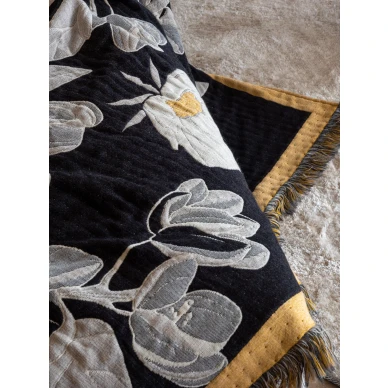 Villaviltti lammittaa vaikka sisalla on viileampi Johanna viltti Pohjanmaalta image