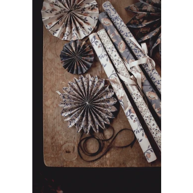 Kauniit lahjat Mrs Mighetton lahjapaperilla image