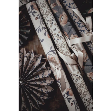 Lahjapaperi neljan pakkauksessa Mrs Mighettolta image