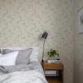 Makuuhuoneen beige kukkatapetti Durolta Kerstin 525 02