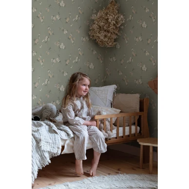 Romanttinen kukkatapetti lastenhuoneeseen Engla Sandbergilta S10188 image