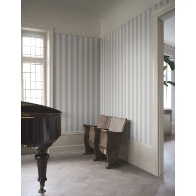 S10697 interior1 image