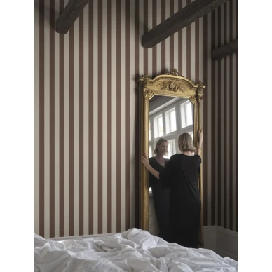 S10699 interior1 image