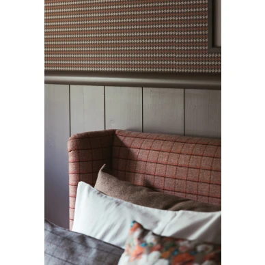 Oranssi retrotyylinen raitatapetti Houndstooth Ulricehamnin tapettitehtaalta 904 78 image