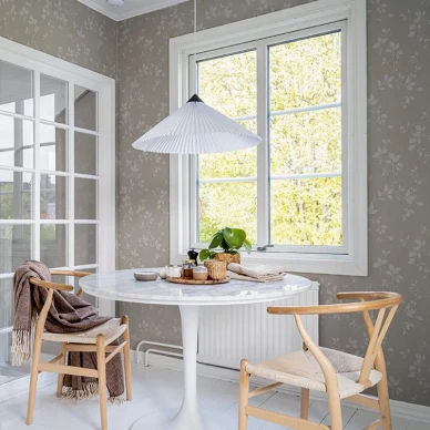 Keittion tapetti beigella kukkakuviolla Siri Durolta 612 03 image