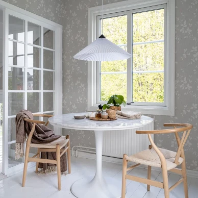 Keittiotapetti Siri Durolta harmaalla lehtikuviolla 612 02 image