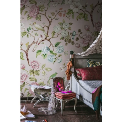 Makuuhuoneen romanttinen tapetti Grandiflora Rebel Wallsilta R19335 image