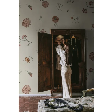 Suurikuvioinen kukkatapetti Flower Fall Rebel Wallsilta R19252 image