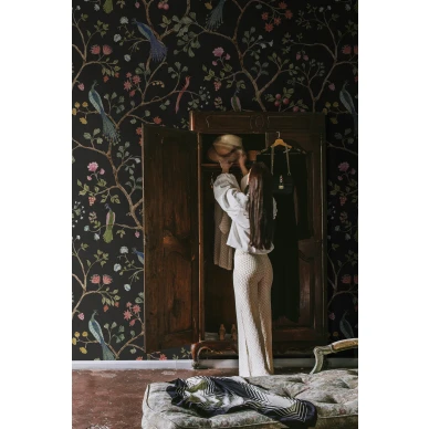 Tumma lintutapetti Songbirds Rebel Wallsilta R19246 image