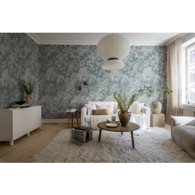 Olohuoneen tapetti The Path sinisella lehtikuviolla Rebel Wallsilta R19244 image