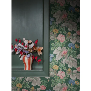 Suurikuvioinen kukkatapetti Borastapeterilta Carnation Garden 4834 image