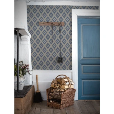 Olohuoneen sininen paperitapetti Gysingelta Sorgarden image